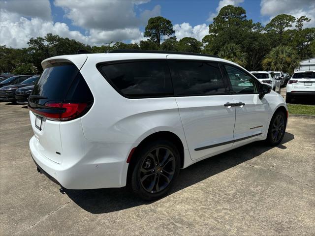 2024 Chrysler Pacifica PACIFICA TOURING L AWD