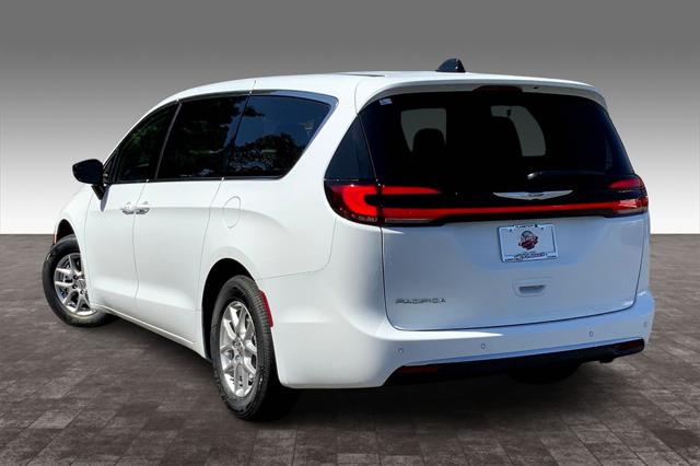 2024 Chrysler Pacifica PACIFICA TOURING L