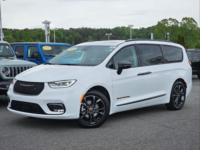 2024 Chrysler Pacifica PACIFICA TOURING L