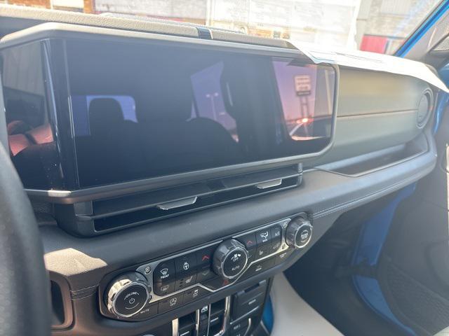 2024 Jeep Gladiator Sport