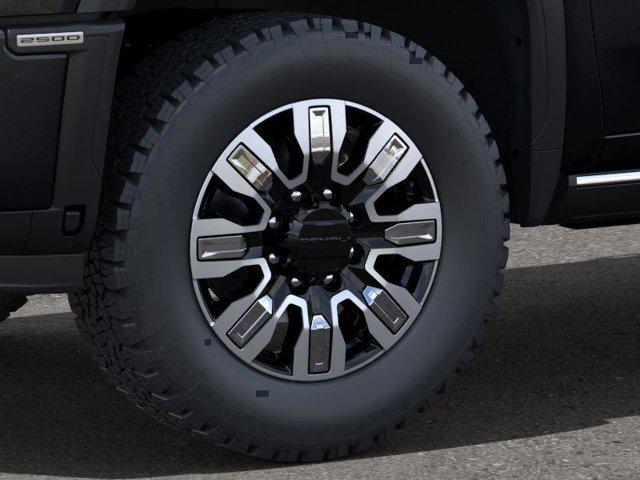 2024 GMC Sierra 2500HD 4WD Crew Cab Standard Bed Denali