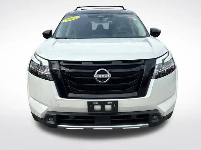 2023 Nissan Pathfinder SL 4WD