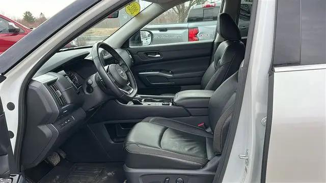 2023 Nissan Pathfinder SL 4WD