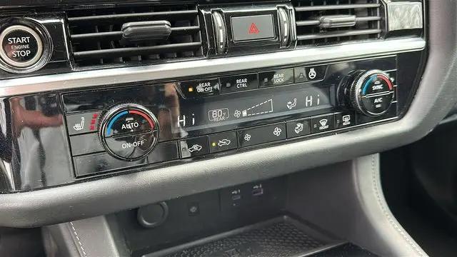 2023 Nissan Pathfinder SL 4WD