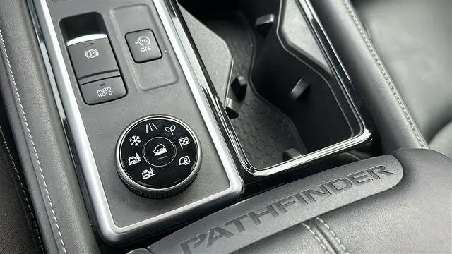 2023 Nissan Pathfinder SL 4WD