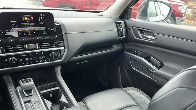 2023 Nissan Pathfinder SL 4WD