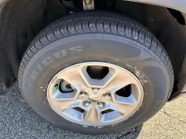 2018 Jeep Grand Cherokee Laredo 4x2