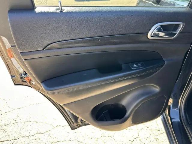 2018 Jeep Grand Cherokee Laredo 4x2