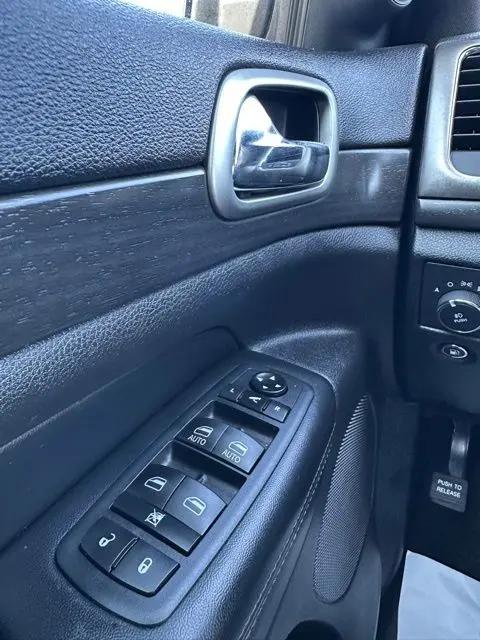 2018 Jeep Grand Cherokee Laredo 4x2