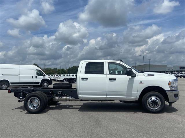 2024 RAM Ram 3500 Chassis Cab RAM 3500 TRADESMAN CREW CAB CHASSIS 4X4 60 CA