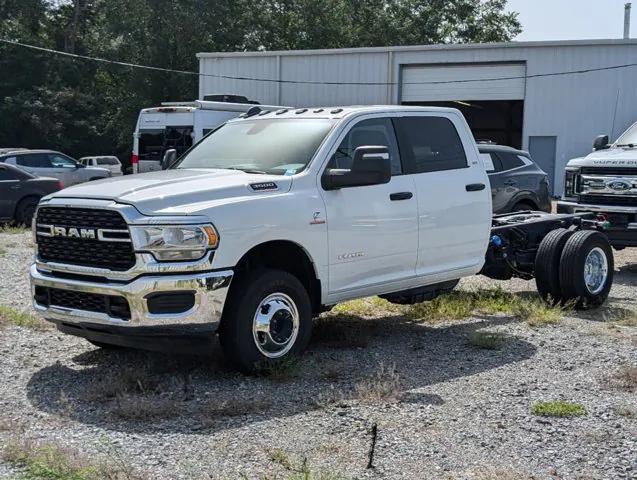 2024 RAM Ram 3500 Chassis Cab RAM 3500 SLT CREW CAB CHASSIS 4X4 60 CA