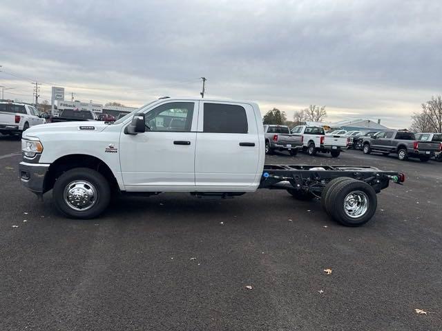 2024 RAM Ram 3500 Chassis Cab RAM 3500 TRADESMAN CREW CAB CHASSIS 4X4 60 CA