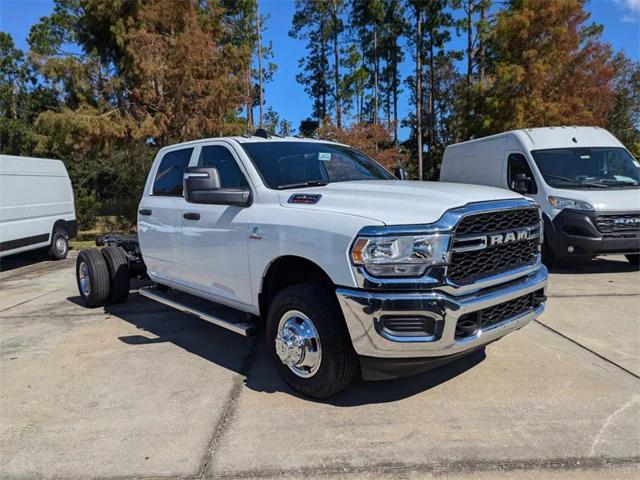 2024 RAM Ram 3500 Chassis Cab RAM 3500 TRADESMAN CREW CAB CHASSIS 4X4 60 CA