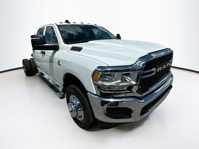 2024 RAM Ram 3500 Chassis Cab RAM 3500 TRADESMAN CREW CAB CHASSIS 4X4 60 CA