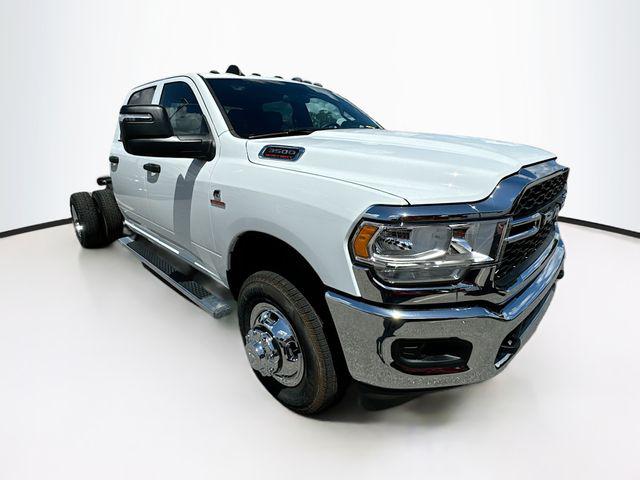 2024 RAM Ram 3500 Chassis Cab RAM 3500 TRADESMAN CREW CAB CHASSIS 4X4 60 CA