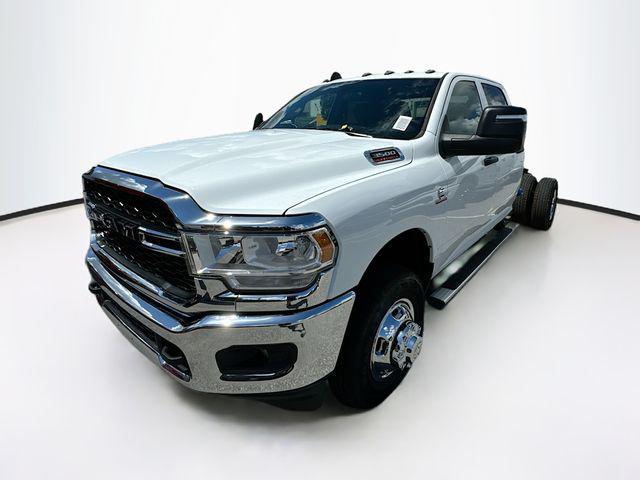 2024 RAM Ram 3500 Chassis Cab RAM 3500 TRADESMAN CREW CAB CHASSIS 4X4 60 CA