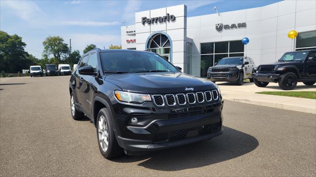 2024 Jeep Compass COMPASS LATITUDE LUX 4X4