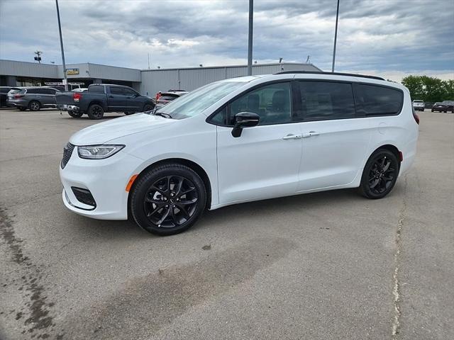 2024 Chrysler Pacifica PACIFICA TOURING L