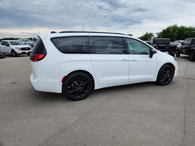 2024 Chrysler Pacifica PACIFICA TOURING L