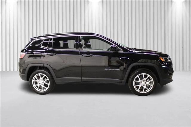 2024 Jeep Compass COMPASS LATITUDE LUX 4X4