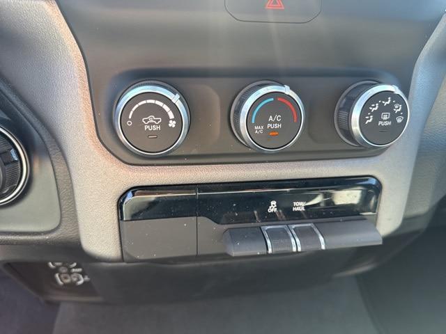 2021 Ram 1500 Big Horn Crew Cab 4x4 5'7" Box