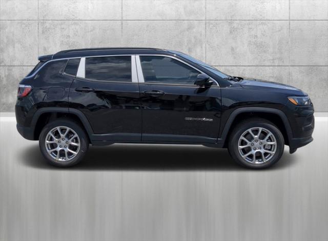 2024 Jeep Compass COMPASS LATITUDE LUX 4X4