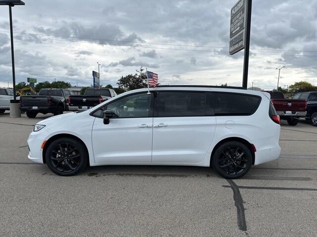 2024 Chrysler Pacifica PACIFICA TOURING L