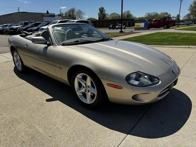 2000 Jaguar XK8 Standard