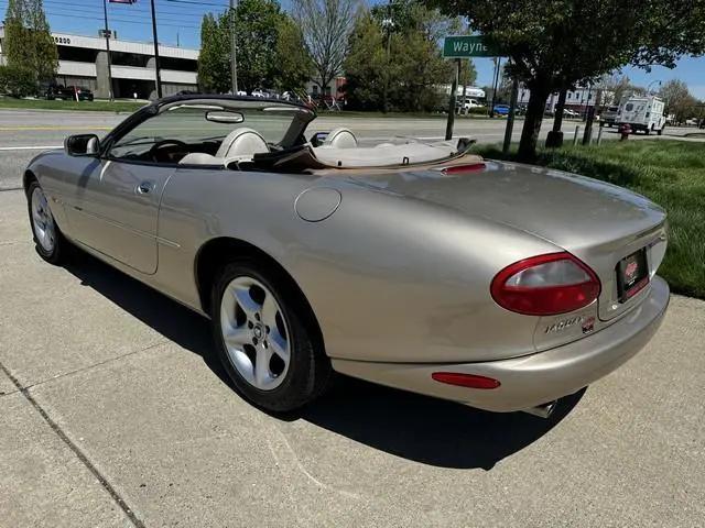 2000 Jaguar XK8 Standard
