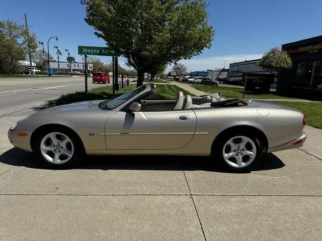 2000 Jaguar XK8 Standard