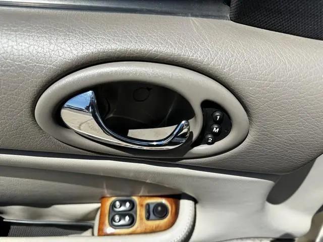 2000 Jaguar XK8 Standard
