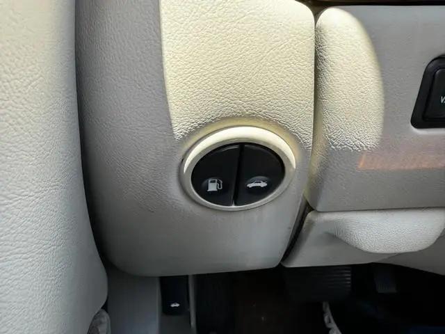 2000 Jaguar XK8 Standard