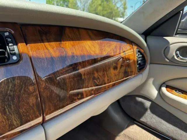 2000 Jaguar XK8 Standard