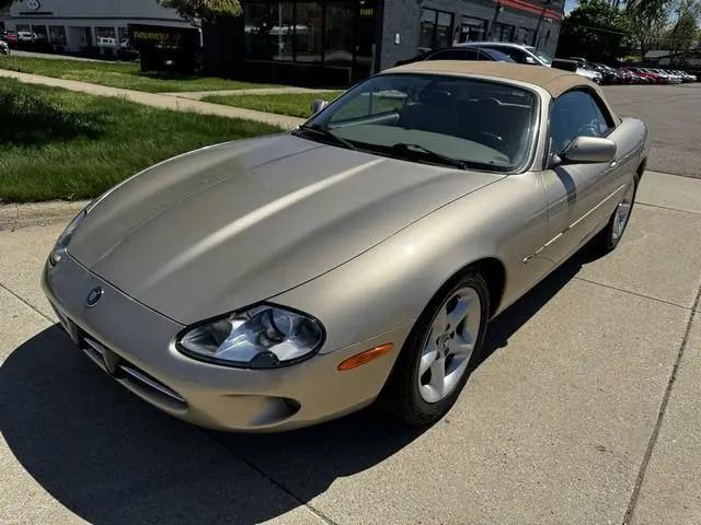 2000 Jaguar XK8 Standard