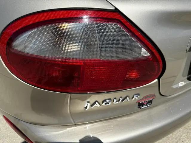 2000 Jaguar XK8 Standard