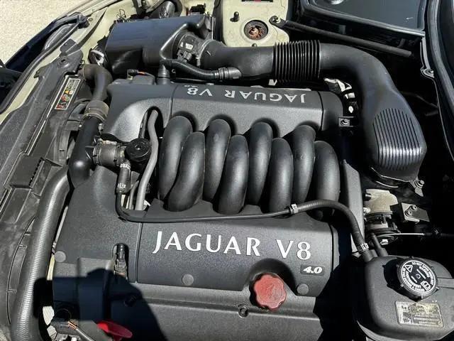 2000 Jaguar XK8 Standard