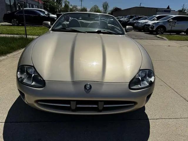 2000 Jaguar XK8 Standard
