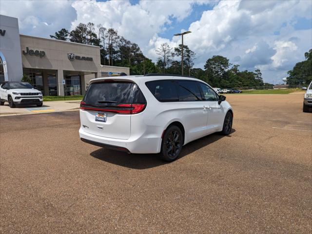 2024 Chrysler Pacifica PACIFICA TOURING L