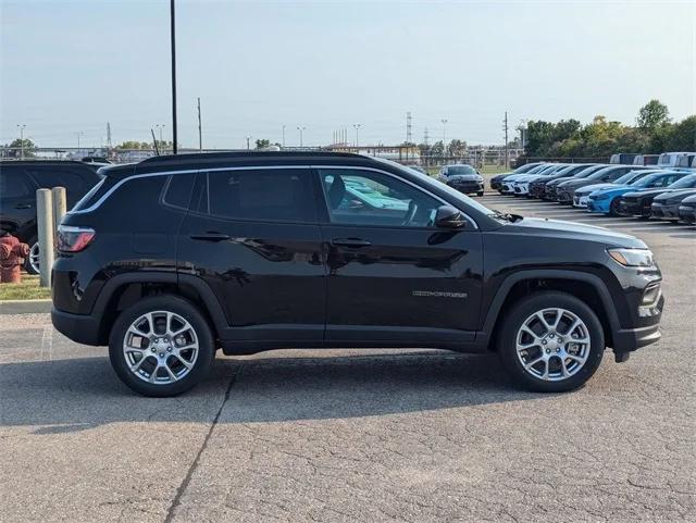 2024 Jeep Compass COMPASS LATITUDE LUX 4X4