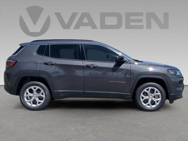 2024 Jeep Compass COMPASS LATITUDE 4X4