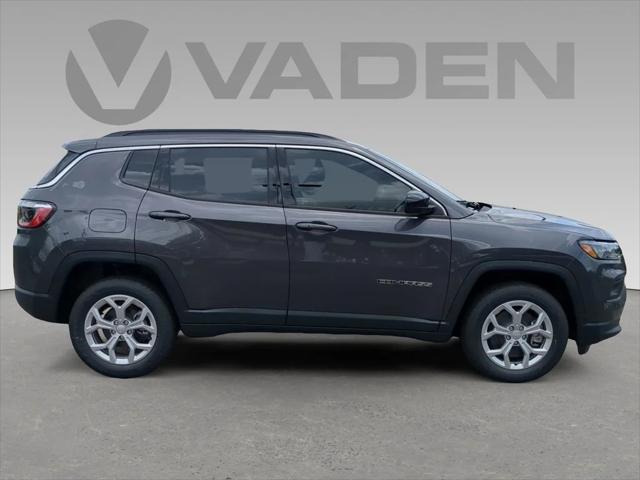 2024 Jeep Compass COMPASS LATITUDE 4X4