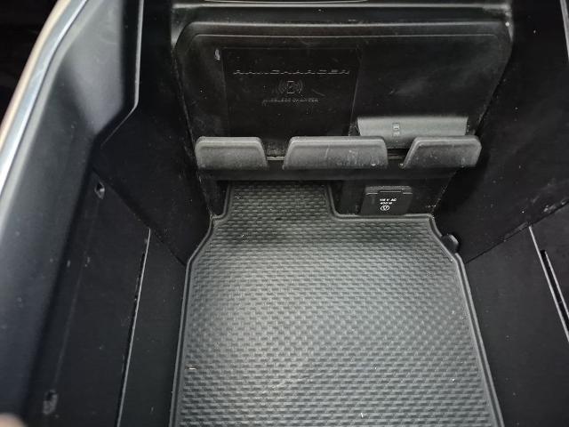 2019 Ram 1500 Laramie Crew Cab 4x4 5'7" Box