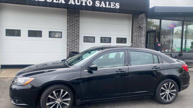 2013 Chrysler 200 Limited for sale in Holbrook, MA