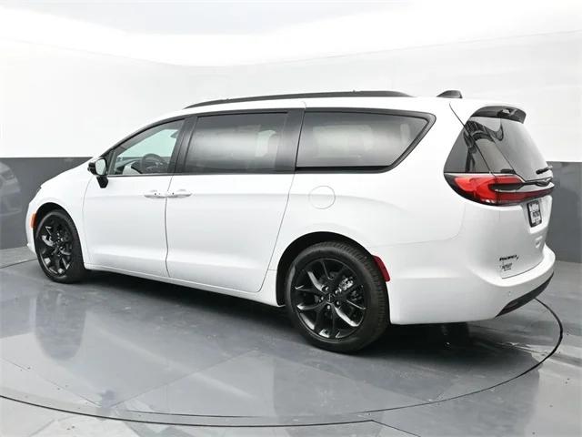 2024 Chrysler Pacifica PACIFICA TOURING L