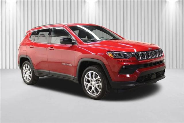 2024 Jeep Compass COMPASS LATITUDE LUX 4X4