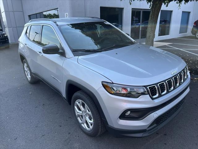 2024 Jeep Compass COMPASS LATITUDE 4X4