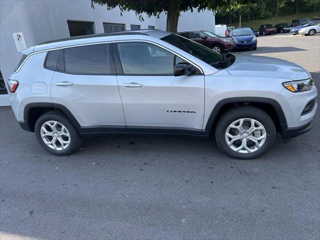 2024 Jeep Compass COMPASS LATITUDE 4X4