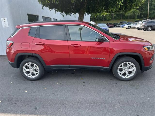 2024 Jeep Compass COMPASS LATITUDE 4X4