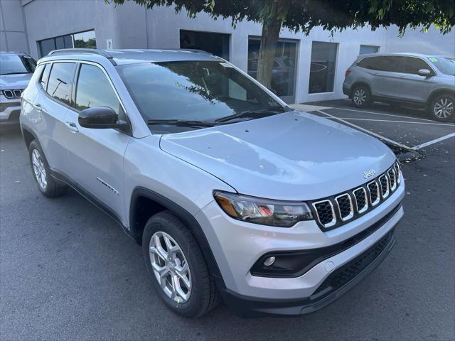 2024 Jeep Compass COMPASS LATITUDE 4X4