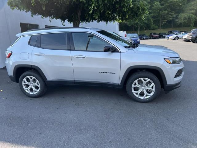 2024 Jeep Compass COMPASS LATITUDE 4X4